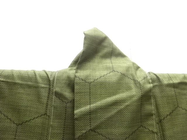  亀甲繋ぎ模様織り出し本場泥大島紬着物(5マルキ)